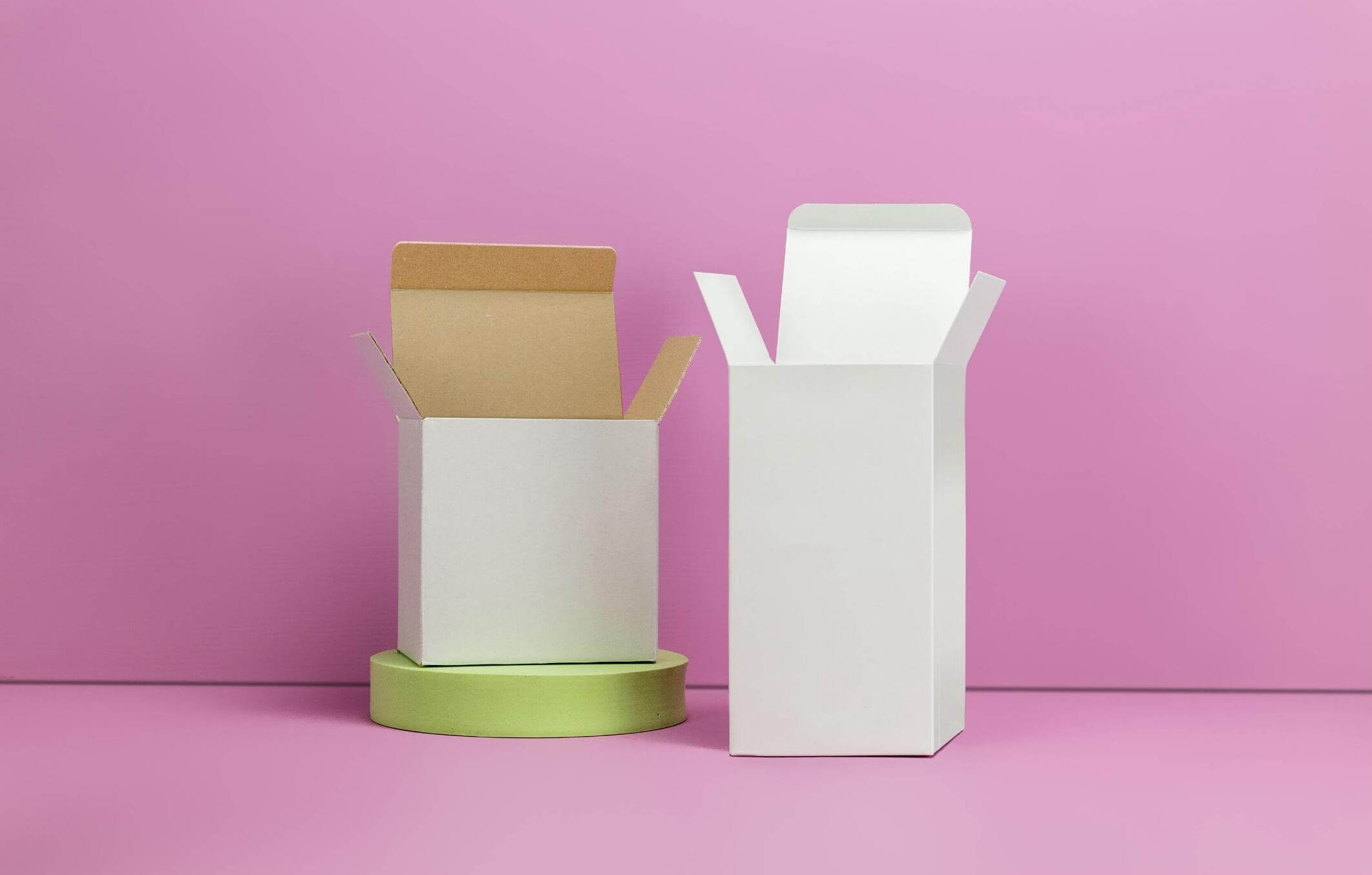 Scatole di cartone realizzate in diversi materiali Scatole di cartone realizzate in diversi materiali